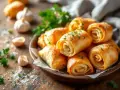 Délicieux rouleaux de pâte filo dorés, parsemés de persil frais. Parfaits pour un apéritif gourmand.