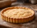 Tarte dorée sortant du four, prête à être dégustée. Une invitation à réaliser la recette pâte sablée traditionnelle.
