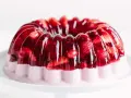 Gâteau moulé aux fruits rouges et à la crème, une délicieuse gelée passion recette.