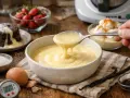 Crème anglaise onctueuse, la recette grand-mère parfaite pour accompagner un moelleux au chocolat ou des fruits rouges.
