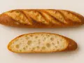 Baguette tradition parfaite, mie aérée et croûte dorée. Une recette digne d'un cap boulangerie.