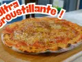 Une pizza ultra croustillante, parfaite pour une recette pâte à pizza fine. La croûte dorée et le fromage fondant invitent à la dégustation.