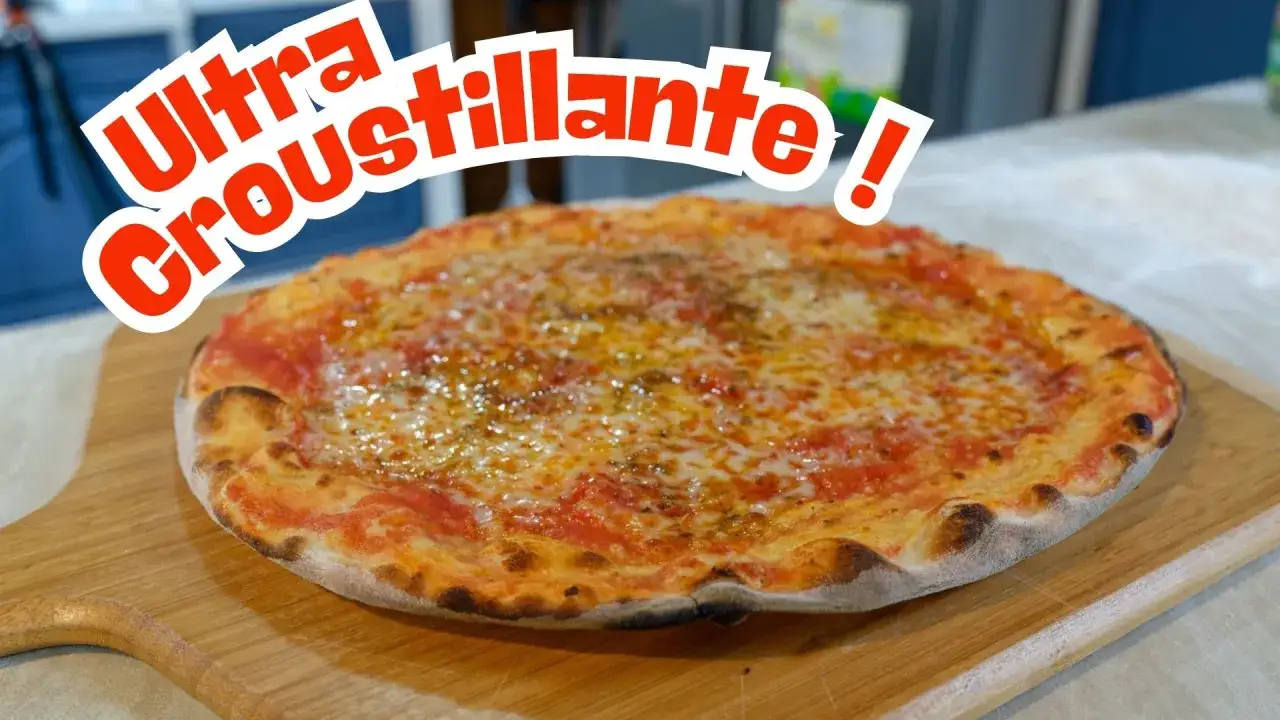 Une pizza ultra croustillante, parfaite pour une recette p&acirc;te &agrave; pizza fine. Le fromage fondant et la cro&ucirc;te dor&eacute;e invitent &agrave; la d&eacute;gustation.